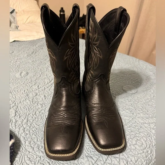 Men’s Ariat boots. Size 11. - Picture 3 of 3